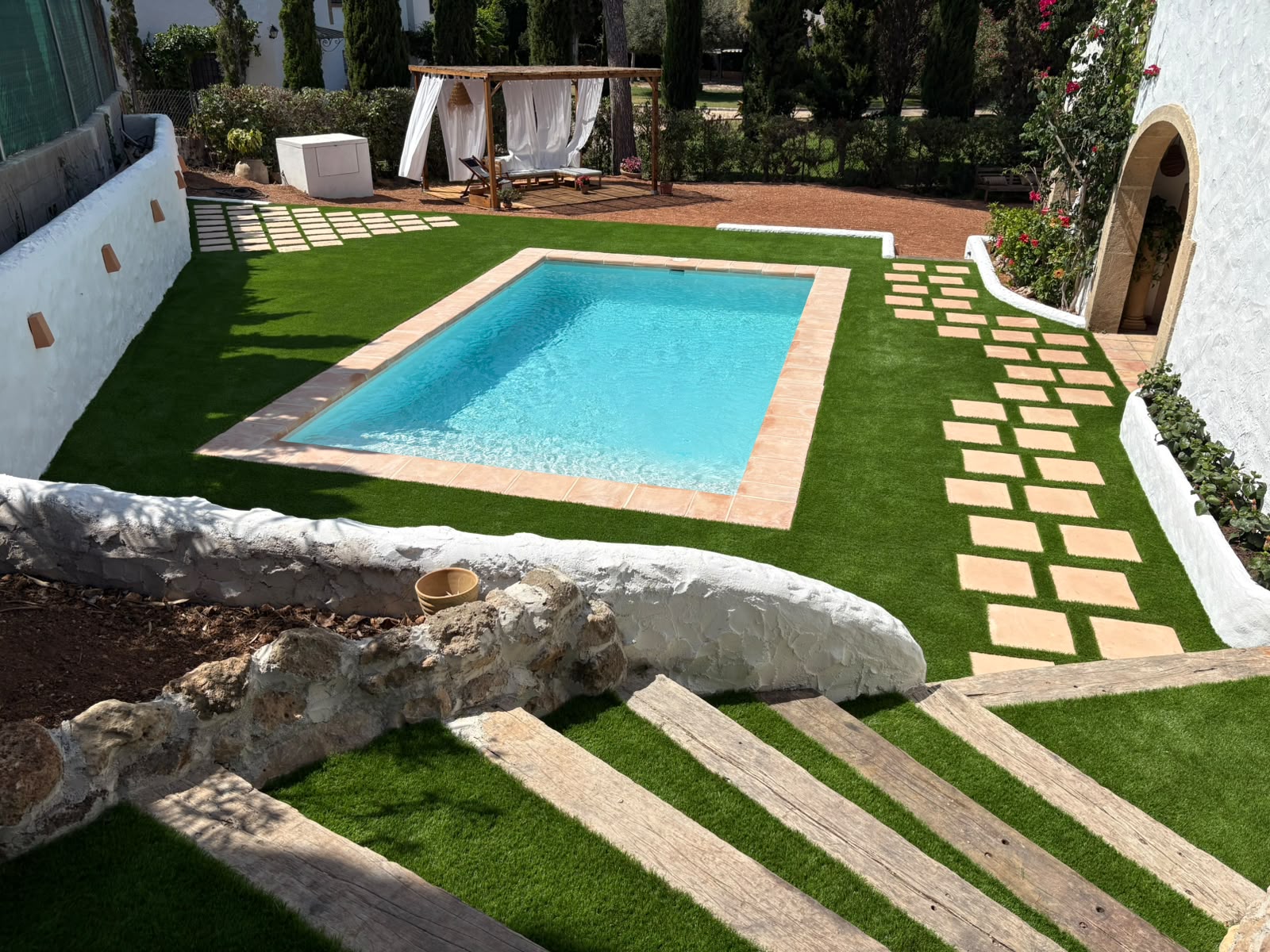 Lush residential lawn installation